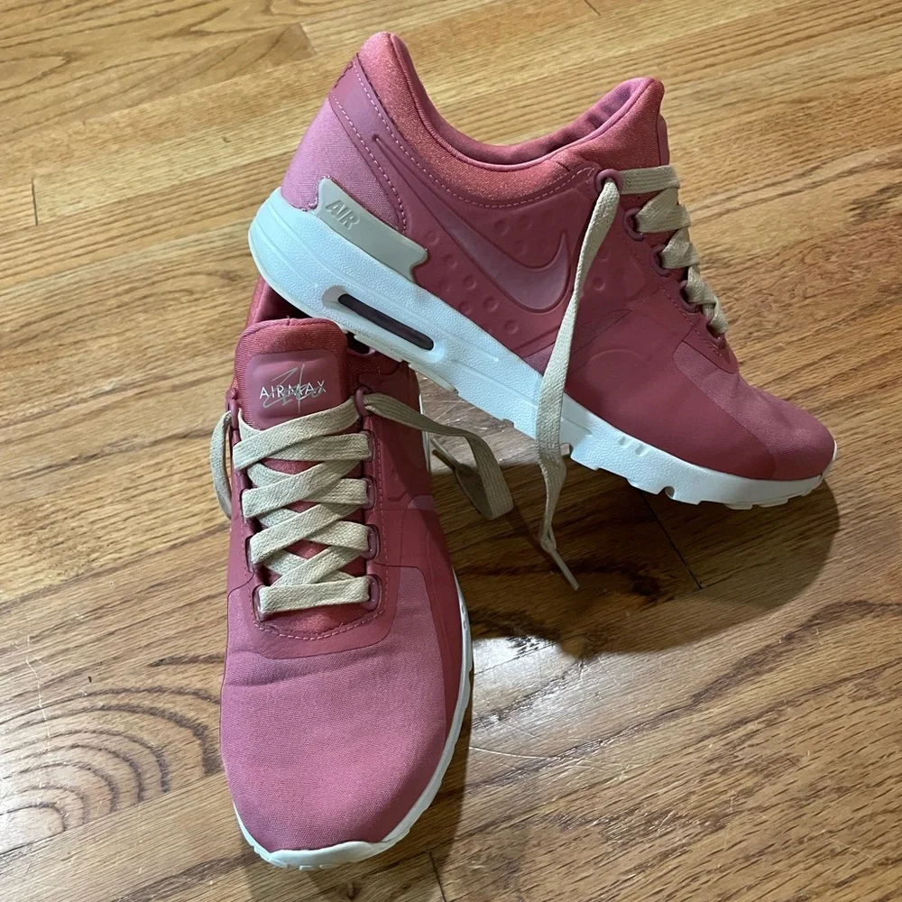 Pink Air Max - Picture 2 of 3